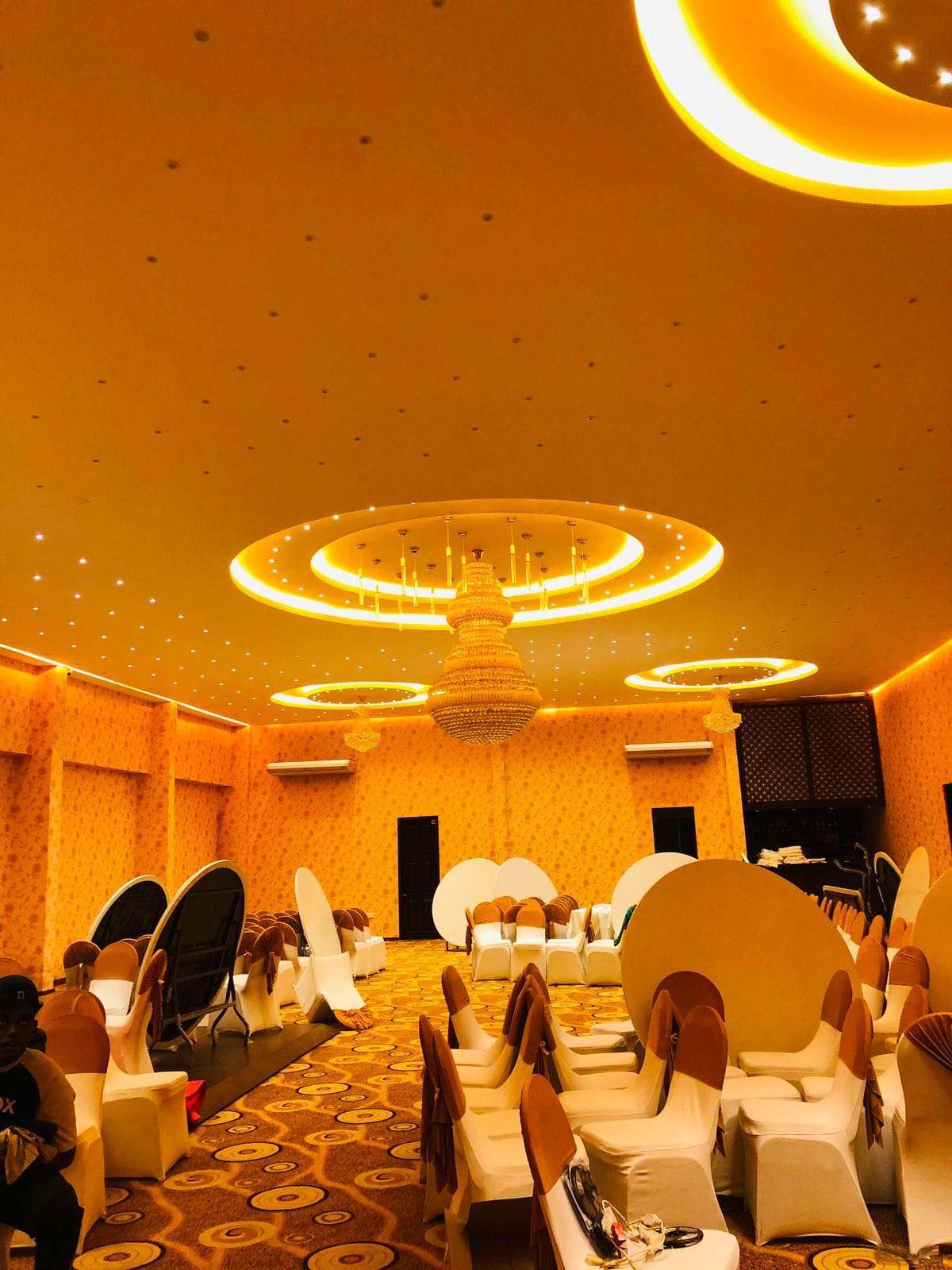 Symmetric geometric lighting alignment